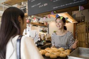 women in restaurant, customer intelligence and MDM