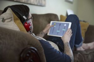 Man enjoys smartphone music thanks to data preparation for streaming data