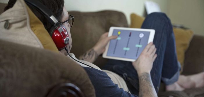 Man enjoys smartphone music thanks to data preparation for streaming data