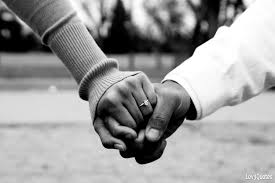 coupleholding-hands